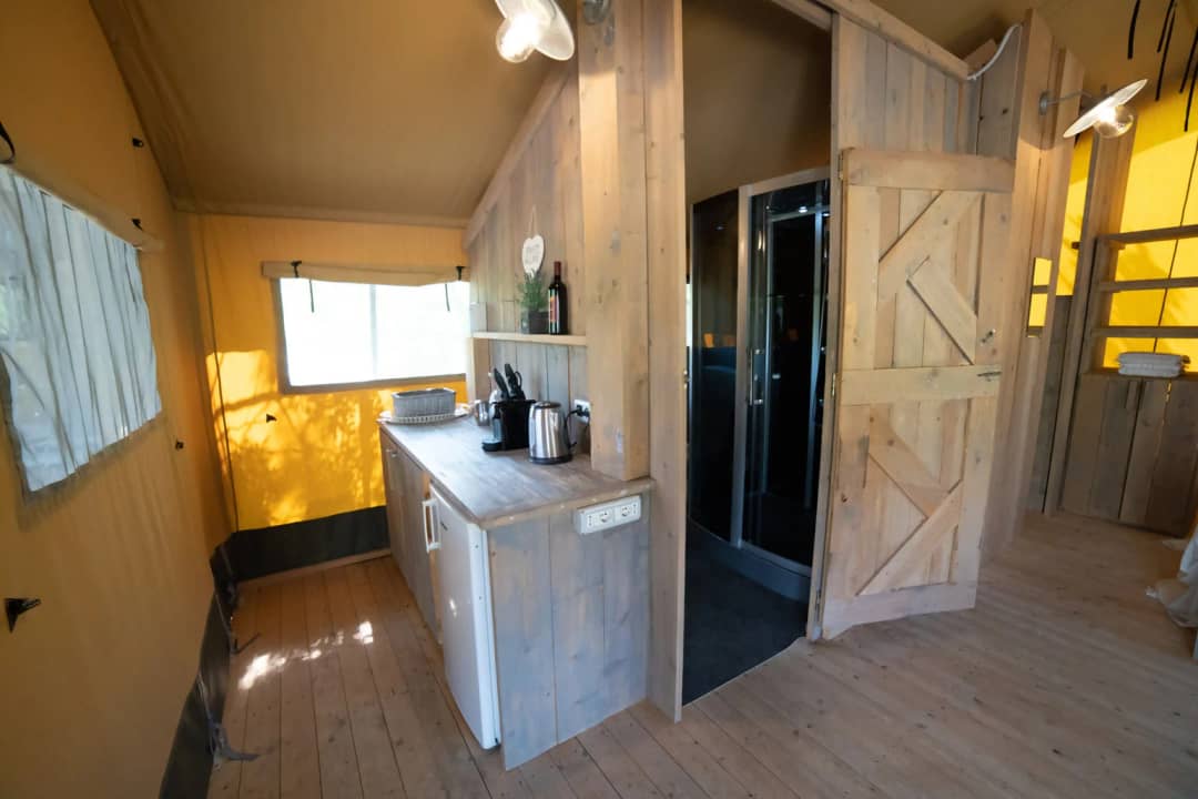 Safari Lodge 2-6P