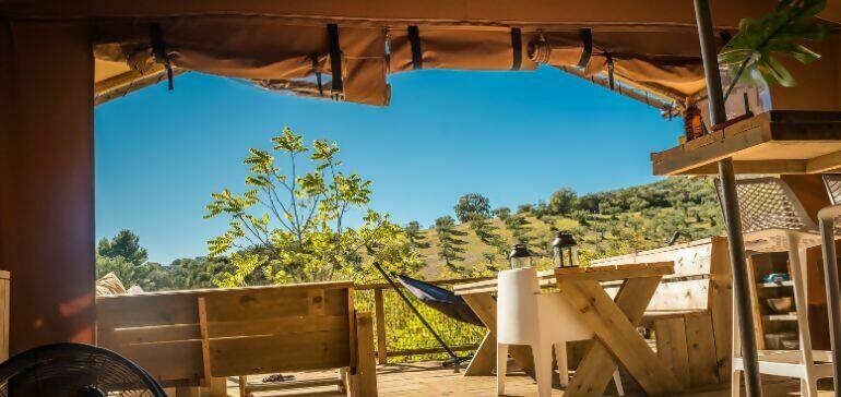 Camping Pian di Boccio Desert Lodge uitzicht vanuit de safari tent