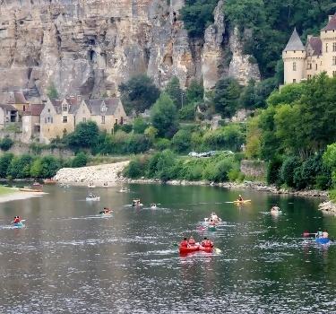 Kano's op de rivier Dordogne bij La Roque-Gageac, Frankrijk