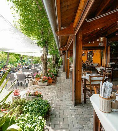 Restaurant op kleinschalige camping in San Marino